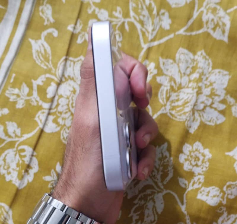 Apple iPhone 14 plus 3