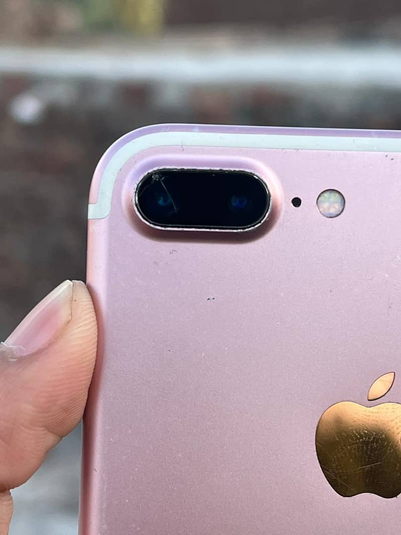 Apple iPhone 7 Plus 0