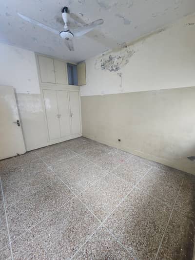 Upper portion available in G10/1 for small family