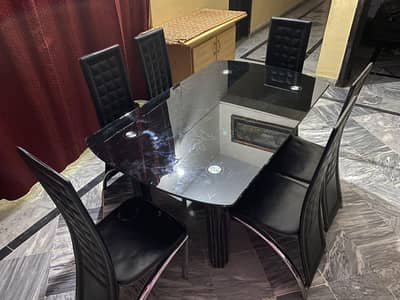 Stylish Dinning table With 6 chairs.