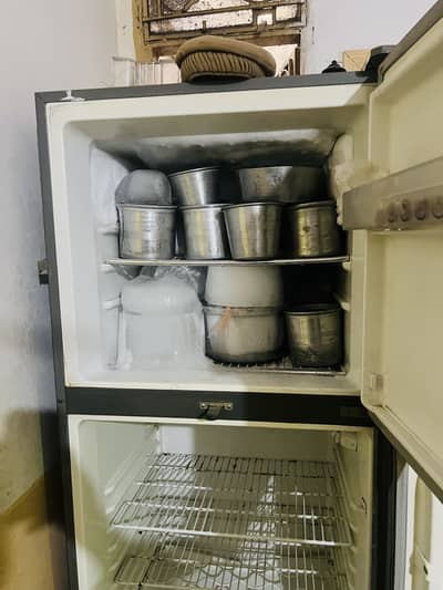 I’m selling My Refrigerator brand new condition