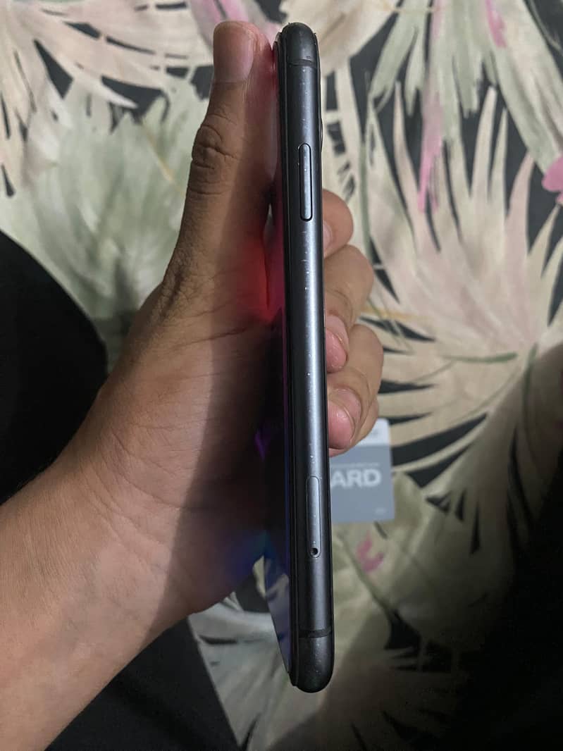 Apple iPhone 11 4