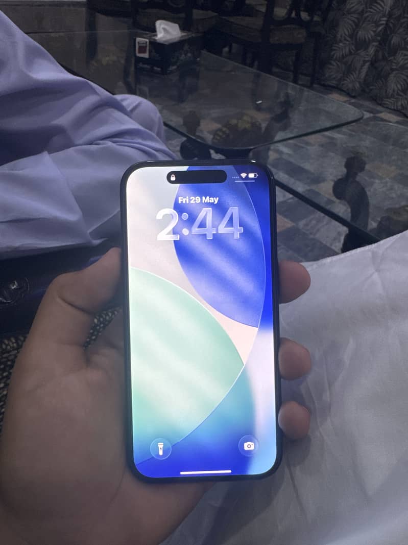 Apple iPhone 16 1