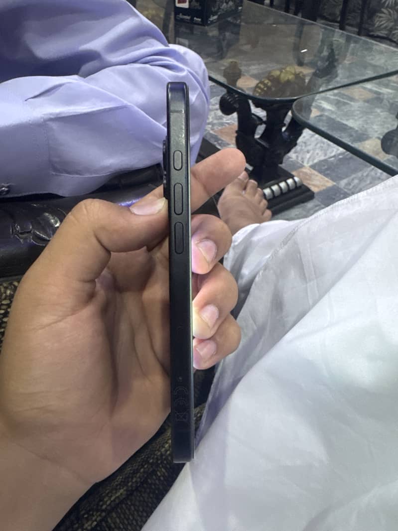 Apple iPhone 16 3