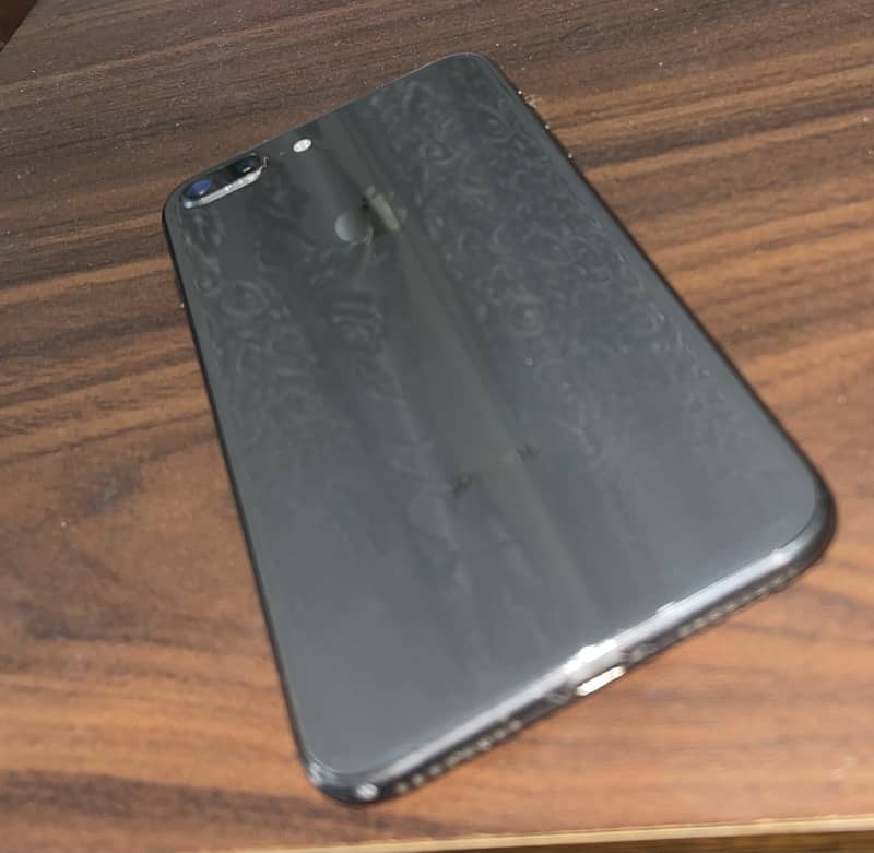 Apple iPhone 8 Plus 2