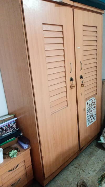 3 door cupboard,