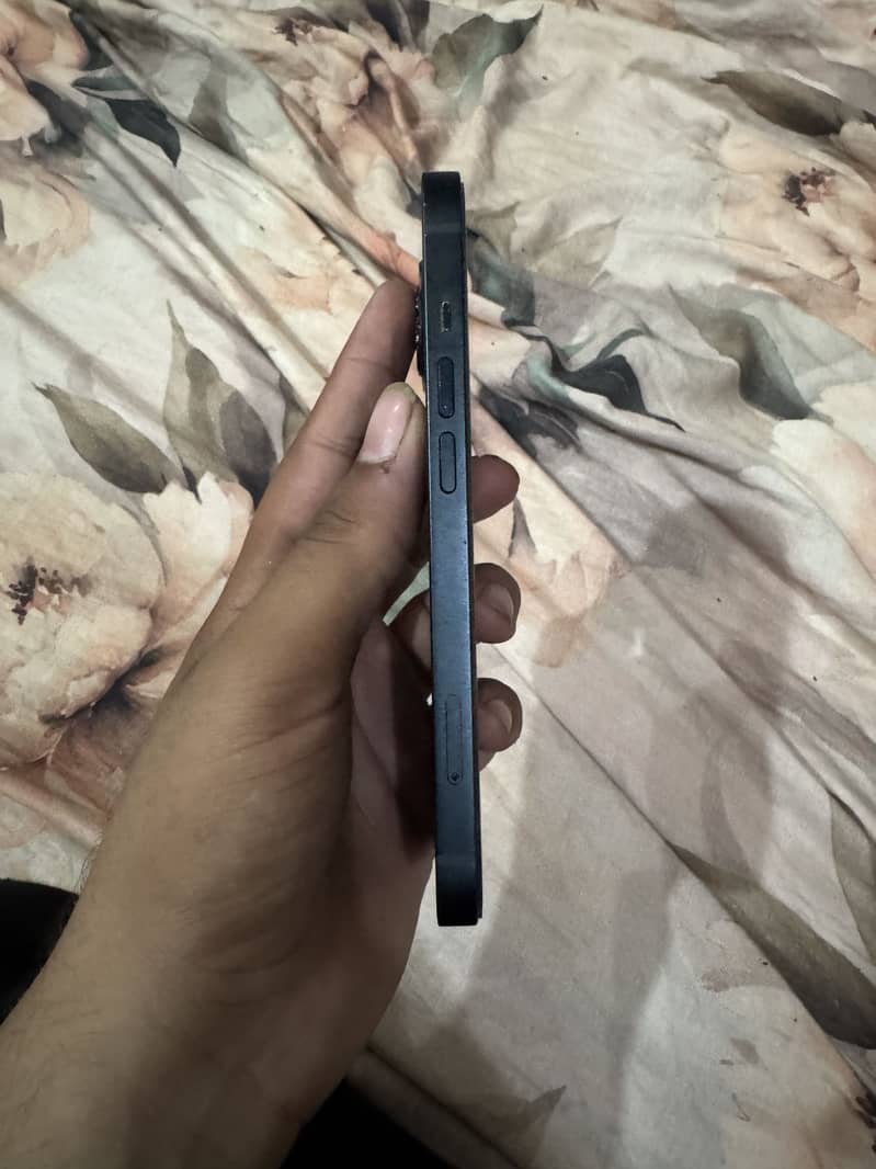 Apple iPhone 13 2