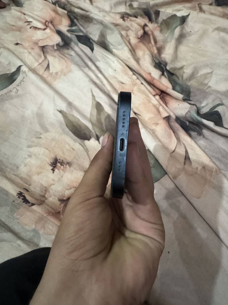 Apple iPhone 13 6