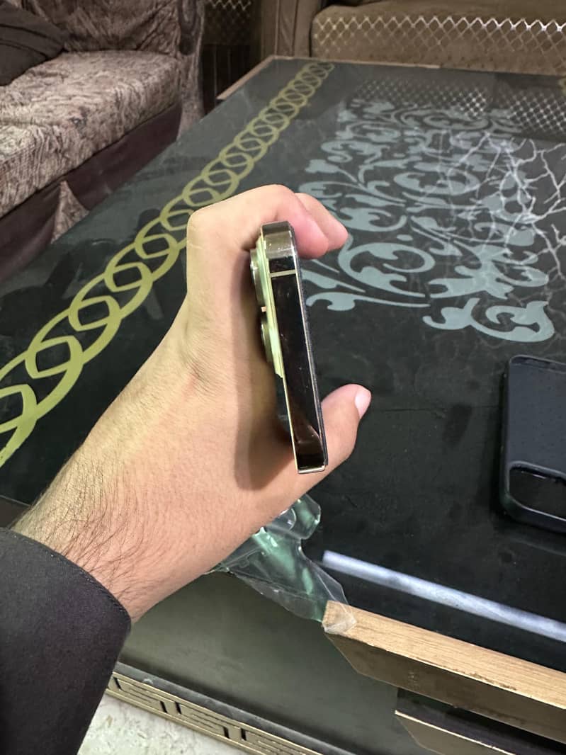 Apple iPhone 14 Pro 2