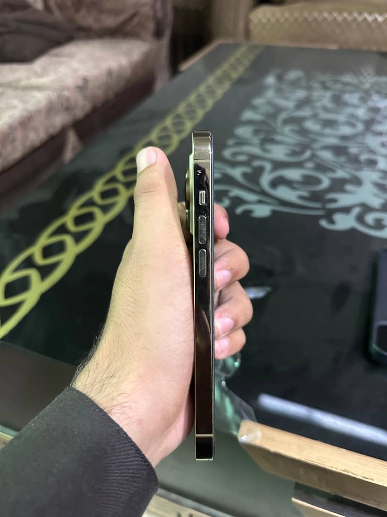 Apple iPhone 14 Pro 3