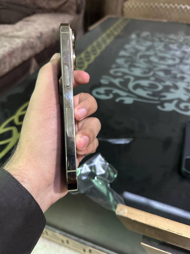 Apple iPhone 14 Pro 4