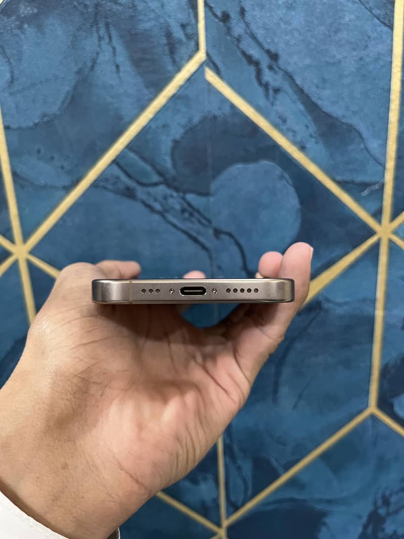 iPhone 16 Pro 3