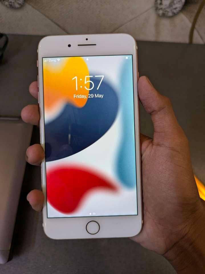 Apple iPhone 7 Plus 0