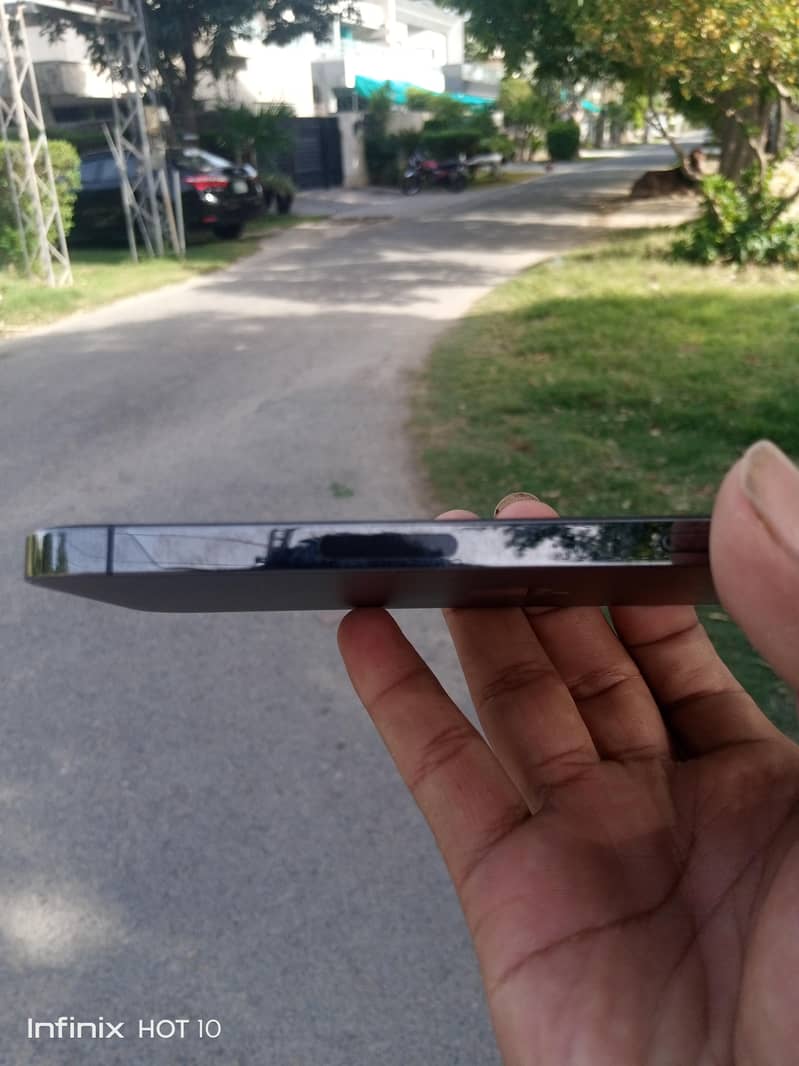 iphone 12 pro max 4