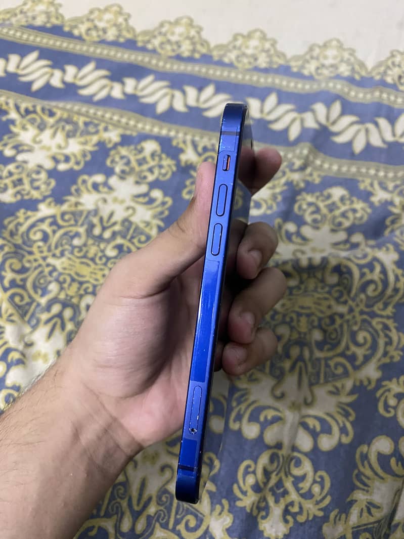 Apple iPhone 12 3
