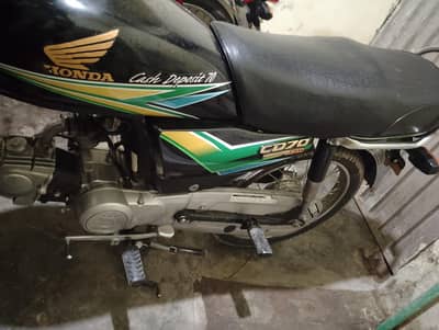 CD 70 bike hy bulkul oky hy only whatshapp number 03099609835