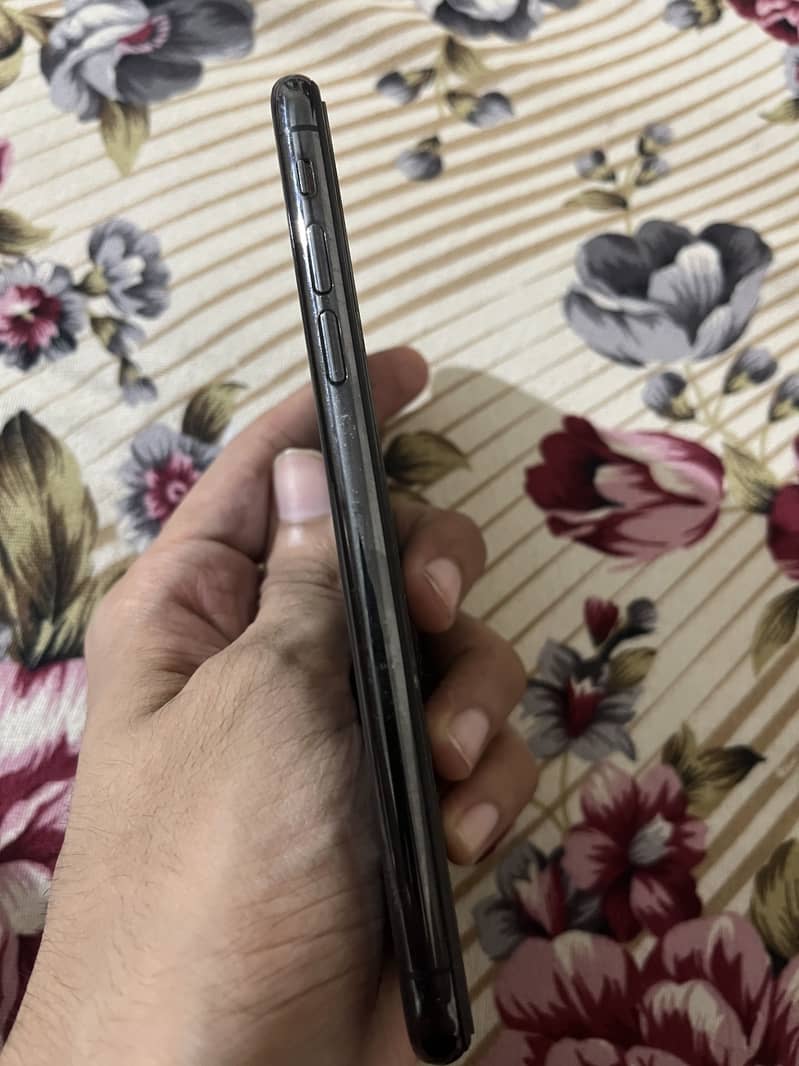 Apple iPhone X 3