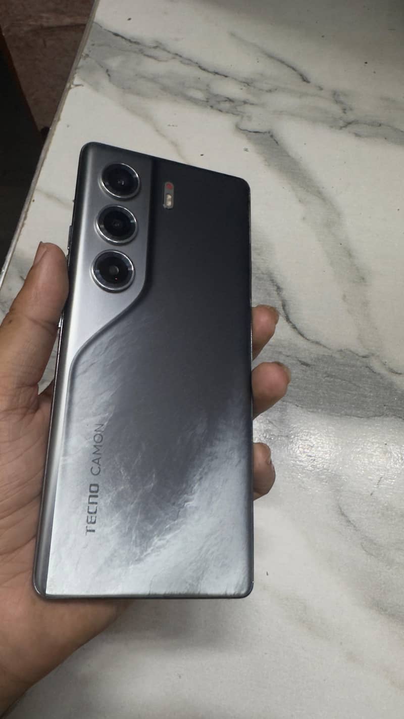 Tecno CAMON 40 Pro 0