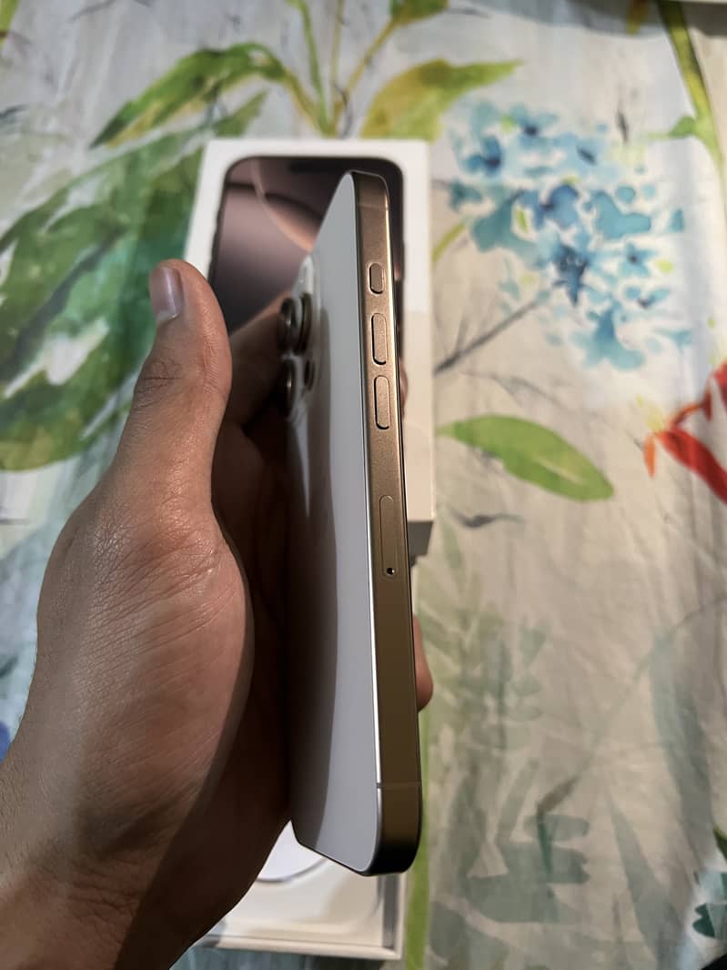 Apple iPhone 16 Pro 2