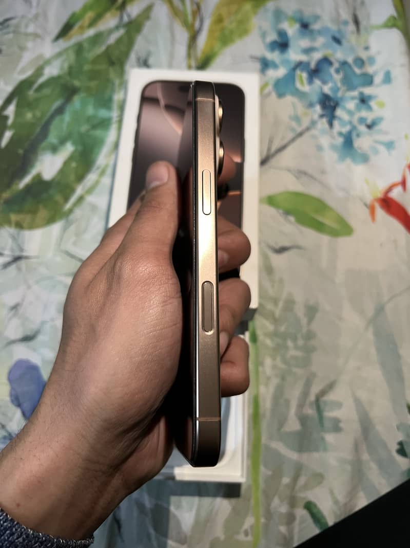 Apple iPhone 16 Pro 5