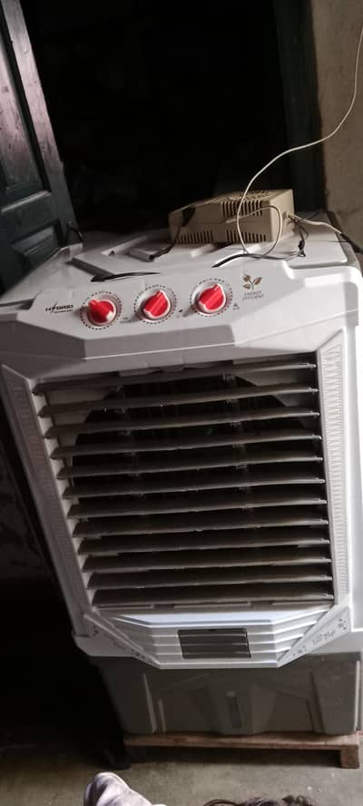 DC/AC Cooler hai bijli par bi chal jata hai