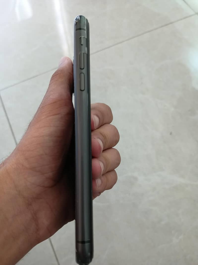 Apple iPhone 11 3