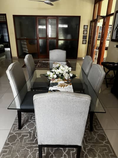 Dining table & chairs