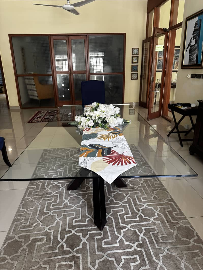 Dining table & chairs 4