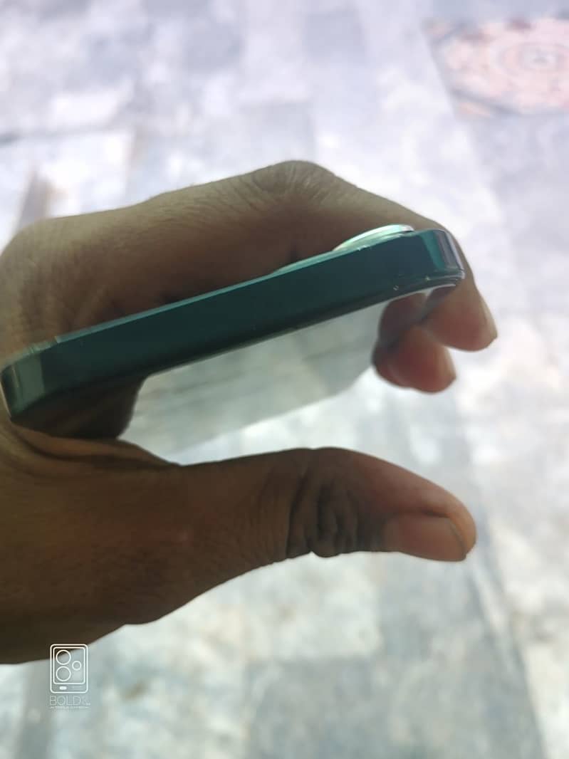 Apple iPhone 13 1