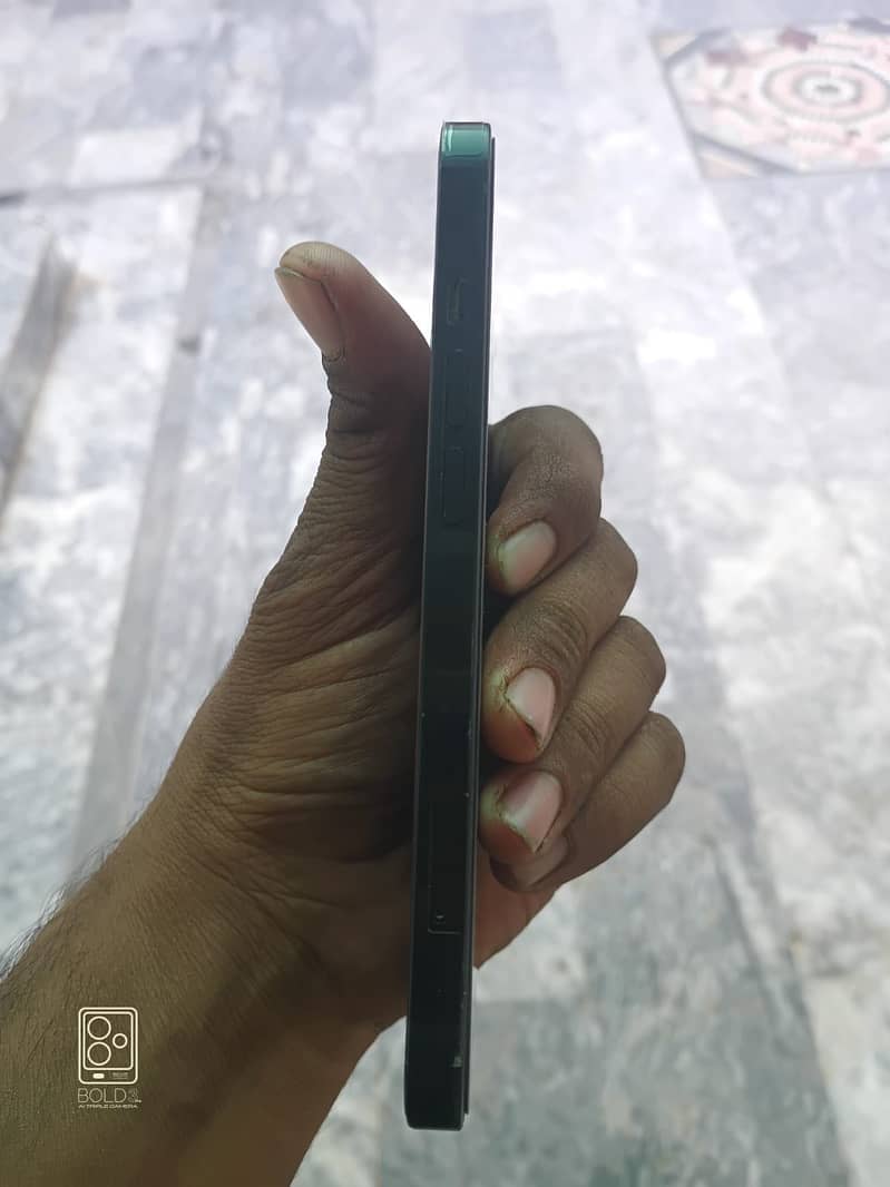 Apple iPhone 13 5