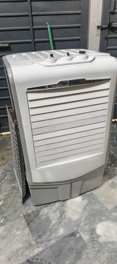 Aire Cooler Ups py b chalta hy or bijli py bhi