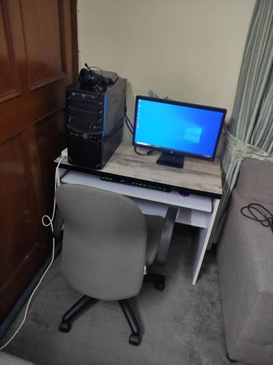 Custom desktop PC and HP monitor