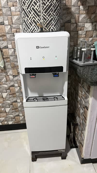 Water dispenser dawlance
