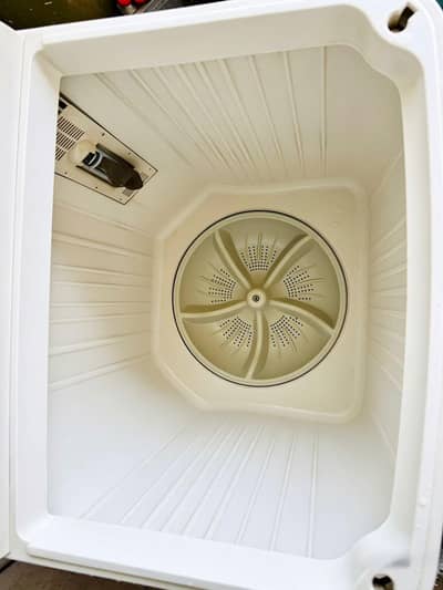 Haier HWM120-35FF washing machine – 12 KG capacity.