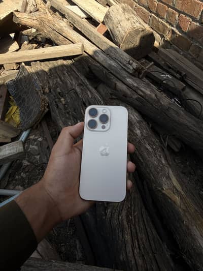 Apple iPhone 16 Pro jv