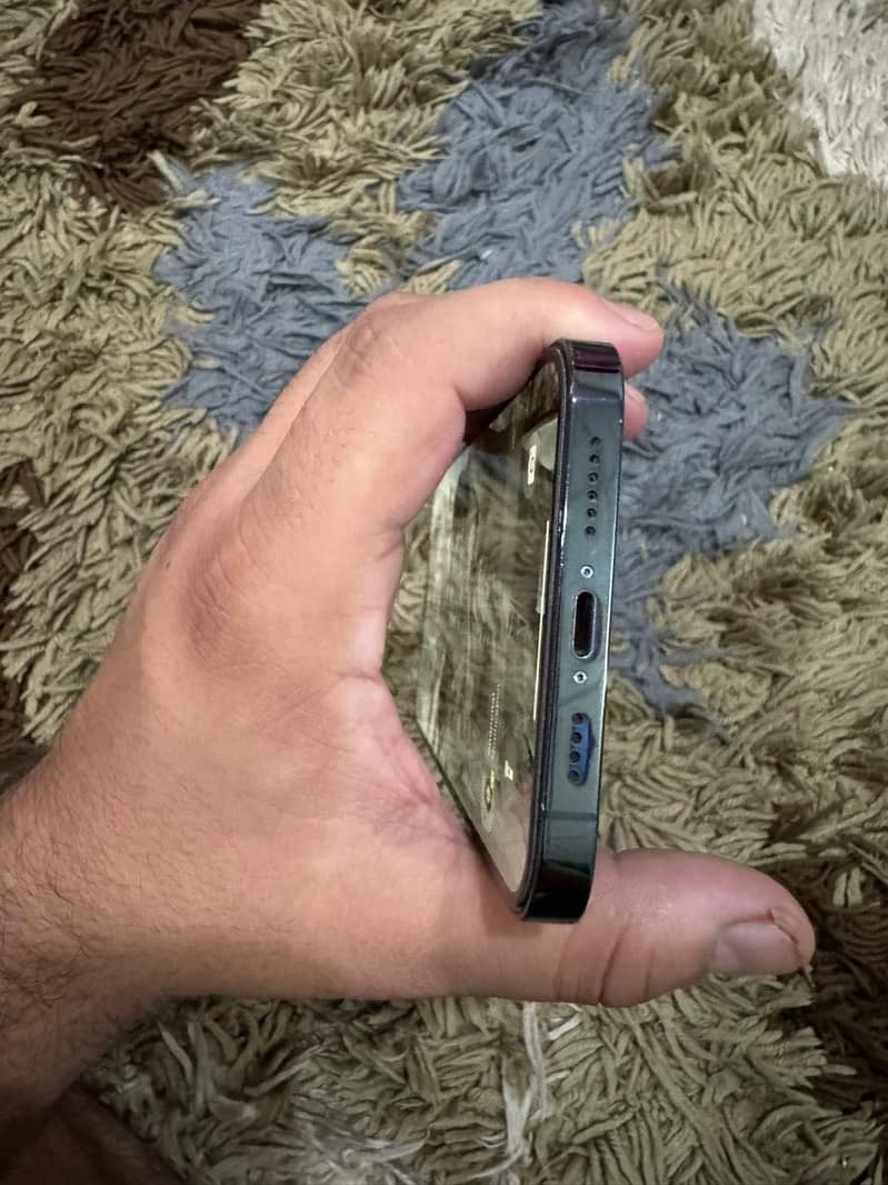 12 pro max HK model 3