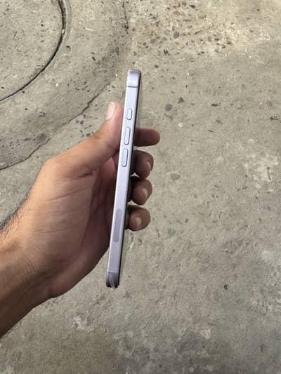 Apple iPhone 17 levender colour with box and cable jv non active
