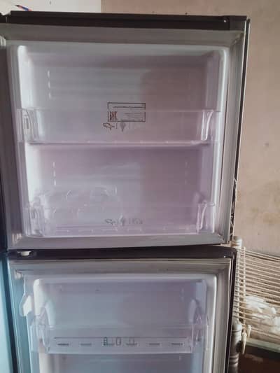 PEL Mediam Refrigerator 10/10 only 2 year use