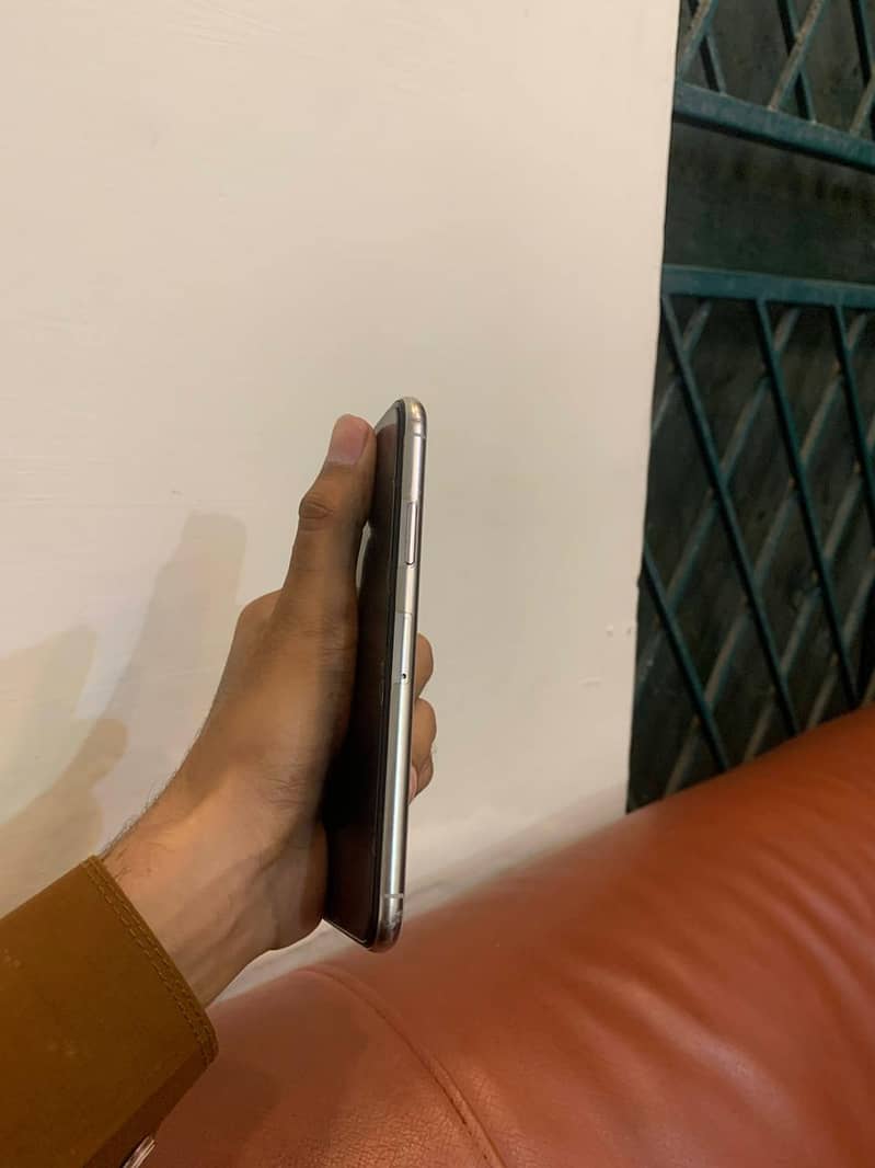 Apple iPhone X 3