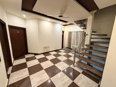 10 Marla 4 Bed Luxury House For Rent at Civil Lines Sialkot