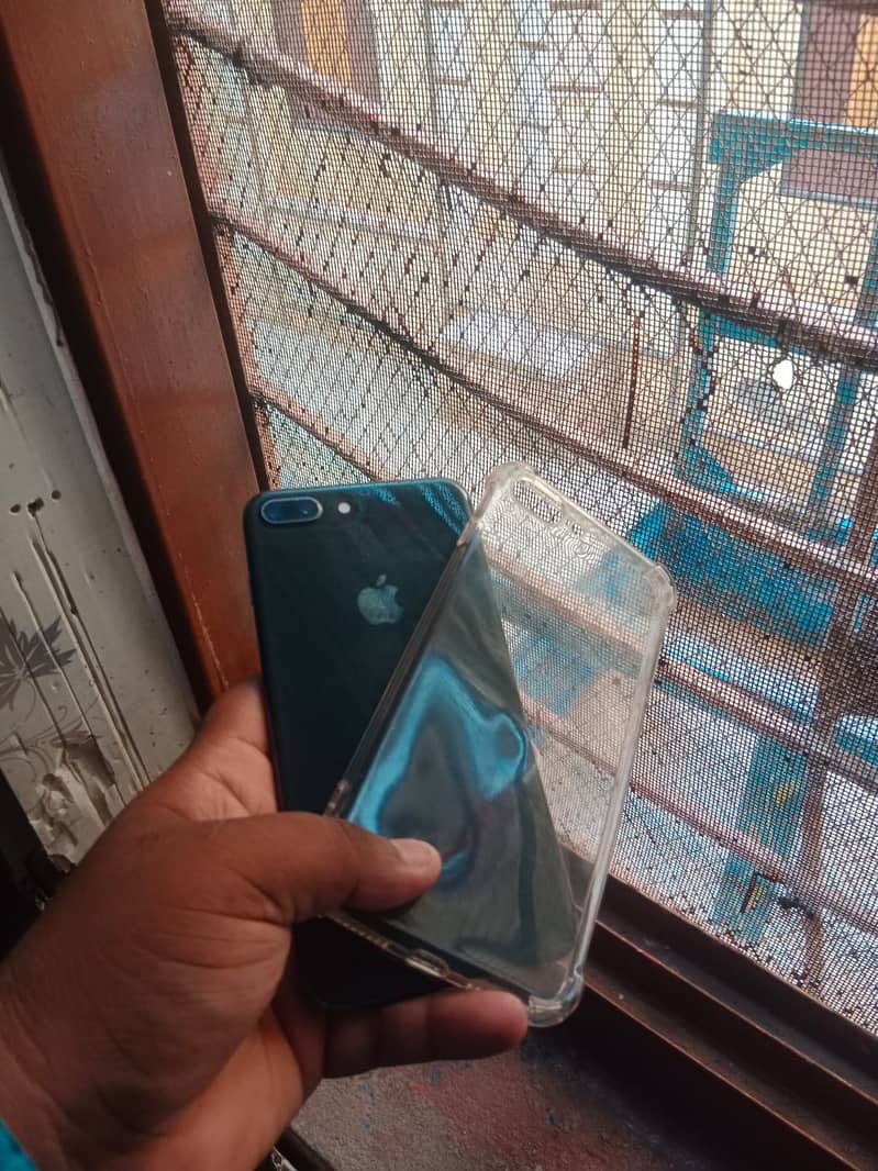Apple iPhone 8 Plus 1