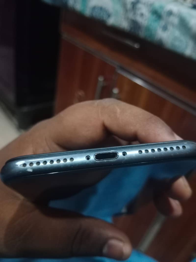 Apple iPhone 8 Plus 5