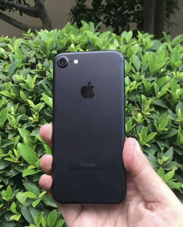 Apple iPhone 7 1