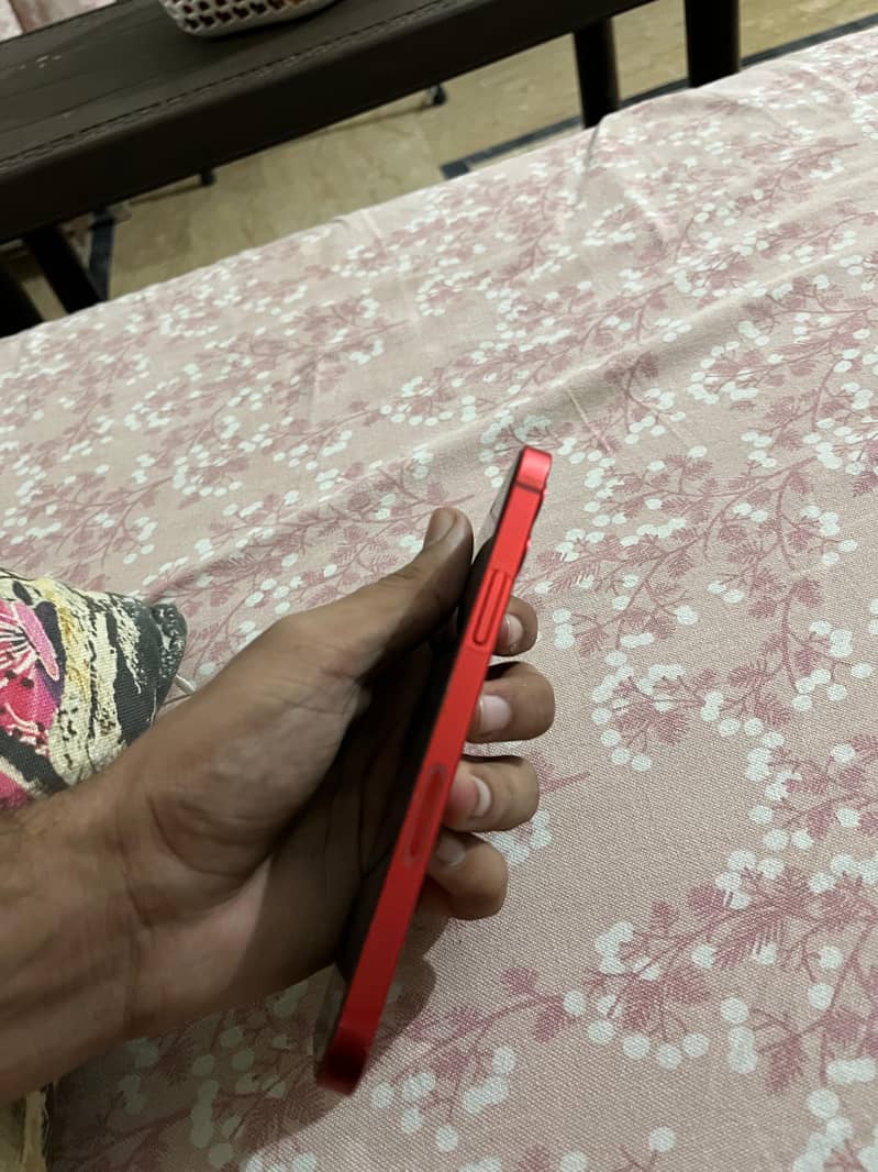 Apple iPhone 12 4