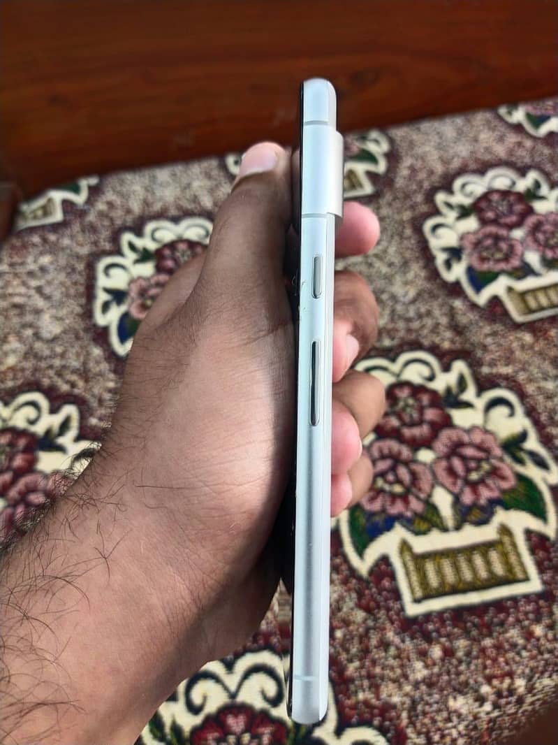 Google Pixel 7 4