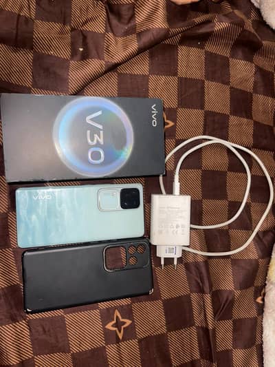 Vivo V30