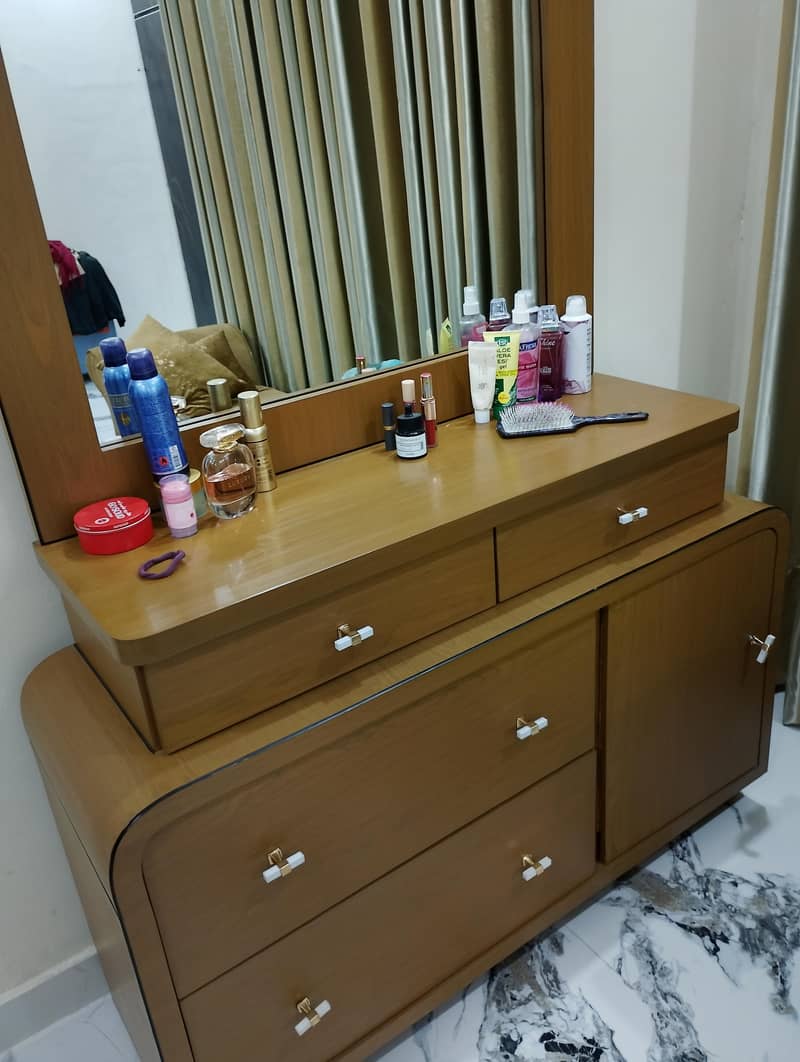 bed drasing side tables 1