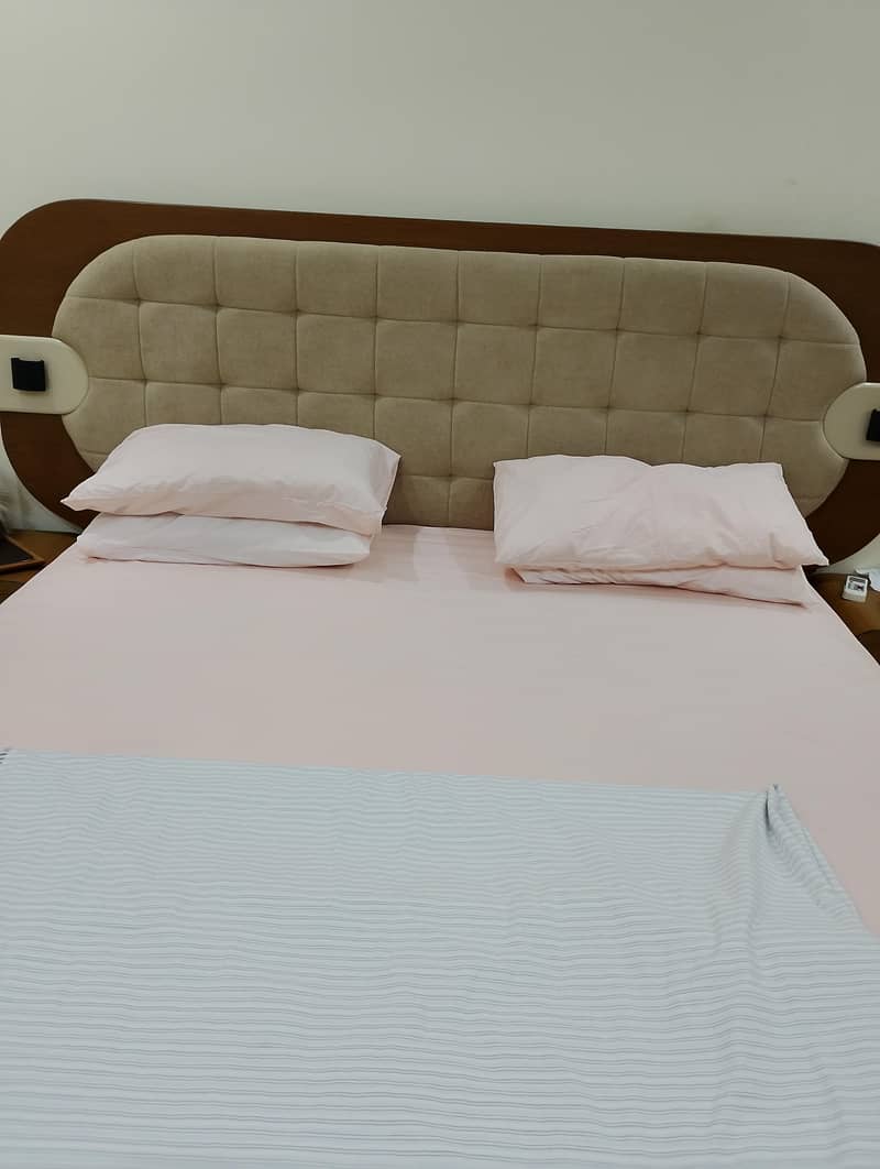bed drasing side tables 4