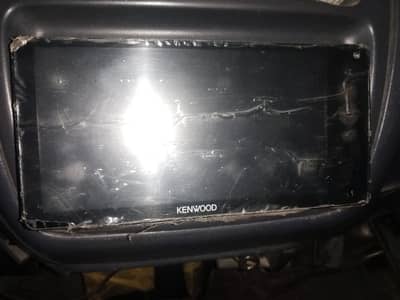 Kenwood double -DIN Android / Car Play unit, original Hilux fitted
