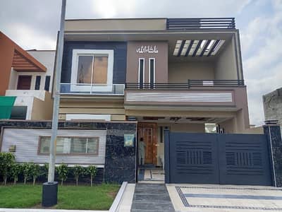 Good Location 10 Marla House For sale In Rs. 39000000 Only